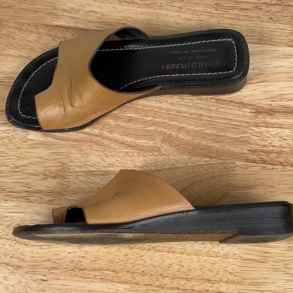 Donald J. Pliner Shoes - DONALD J PLINER tan leather sandals